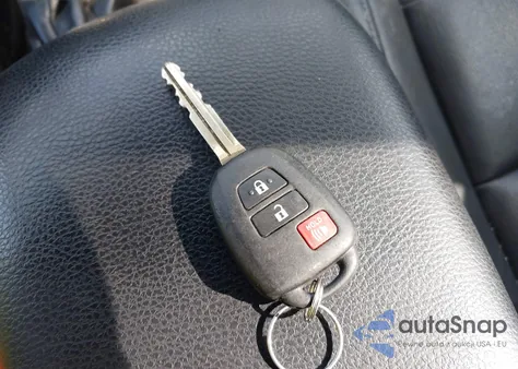 2013 Toyota Rav4 Xle z USA, uszkodzony, nr VIN 2T3RFREV2DW092535